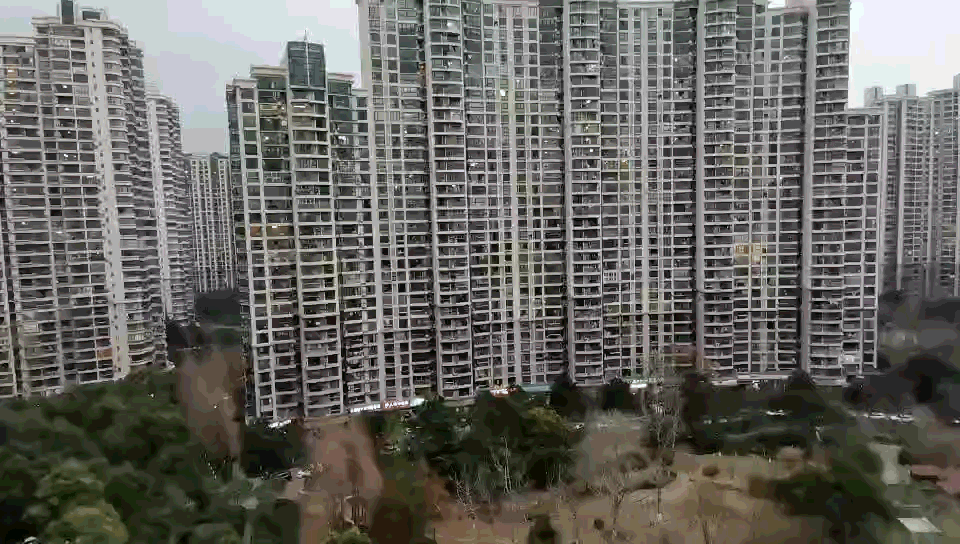 在上海，没有比中远两湾城更魔幻的小区了