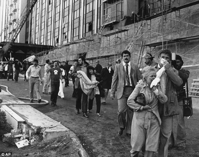 一场被控制在底层的火灾，如何让高层的人"隔空"死亡