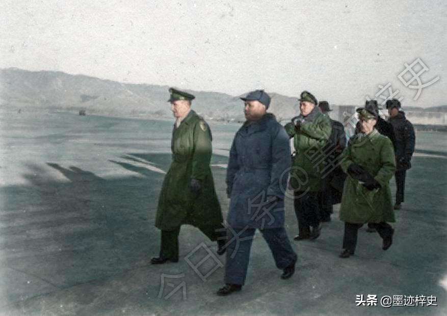 1947年，美國軍事調停失敗，蔣介石大罵杜魯門，葉劍英：送個錦旗