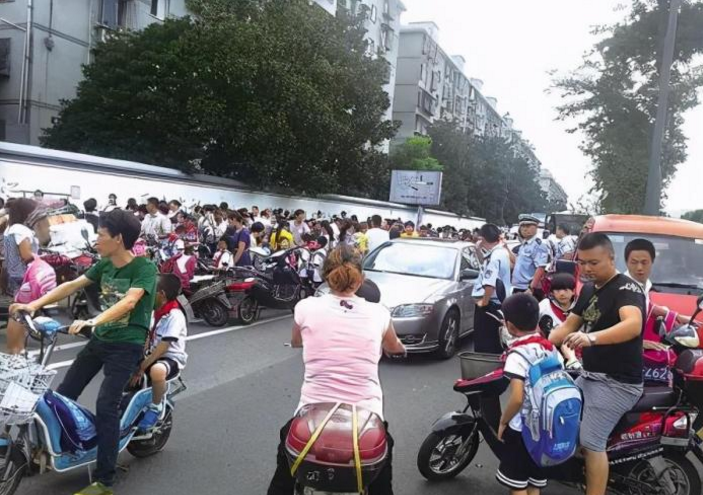 键盘精英们的笔下，早已看不到五环以外的真实生活