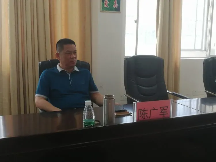 乐东县委常委,宣传部部长陈广军接访群众