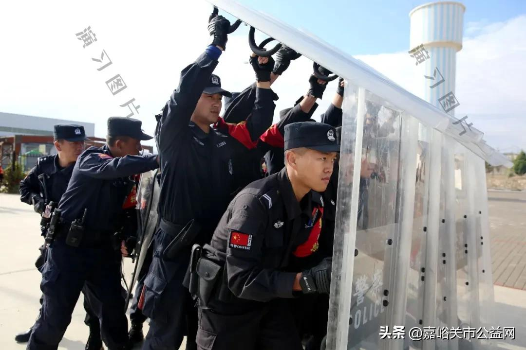 厉兵秣马铸利剑 沙场练兵扬警威——嘉峪关市公安局特巡警支队开展"