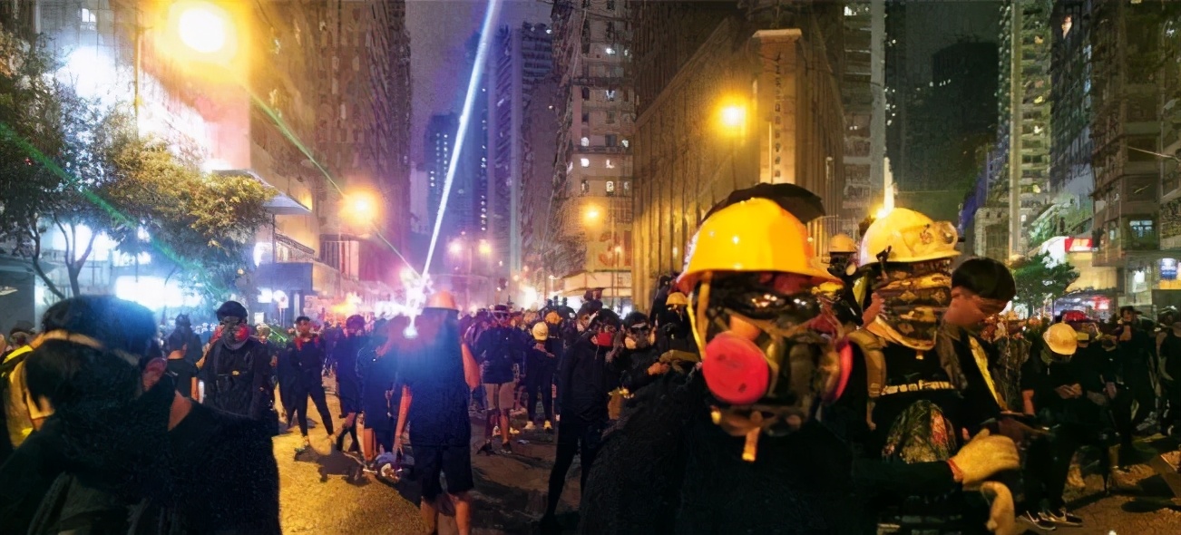 湾仔暴动案8人全脱罪！沈法官判词荒谬，脑子有病