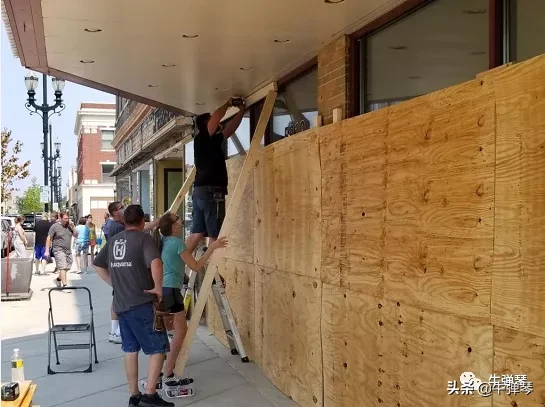 一觉醒来，枪声响起，美国更大风暴要来了