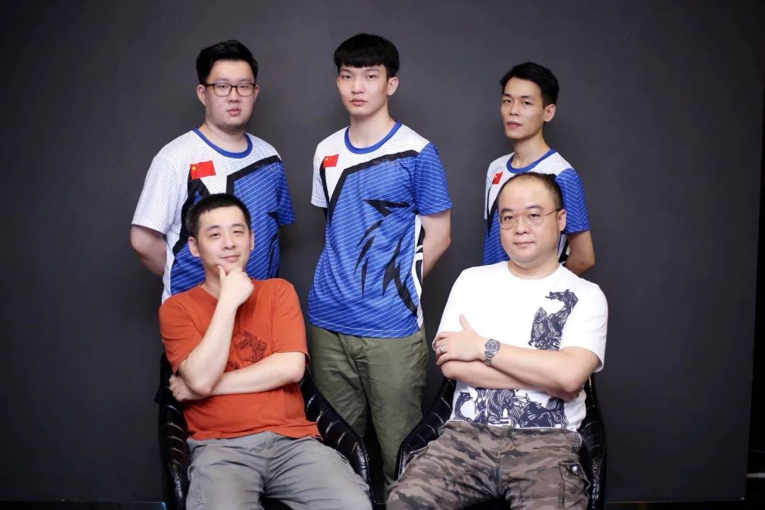 扔掉“铁饭碗”打电竞，他这17年都经历了什么？