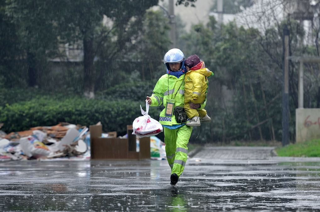 快递小哥也“内卷”，蓝领行业不香了？