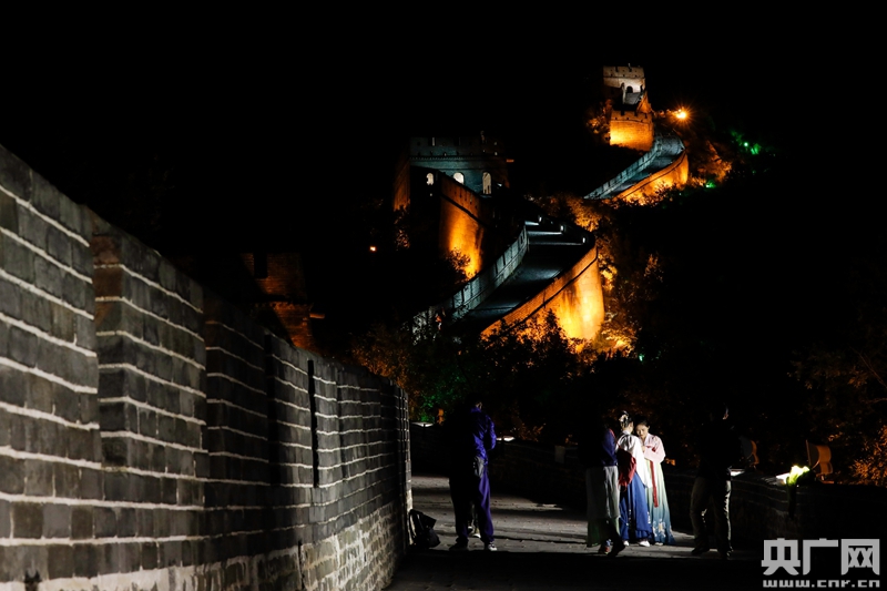 八达岭的日与夜 古长城焕发新气象