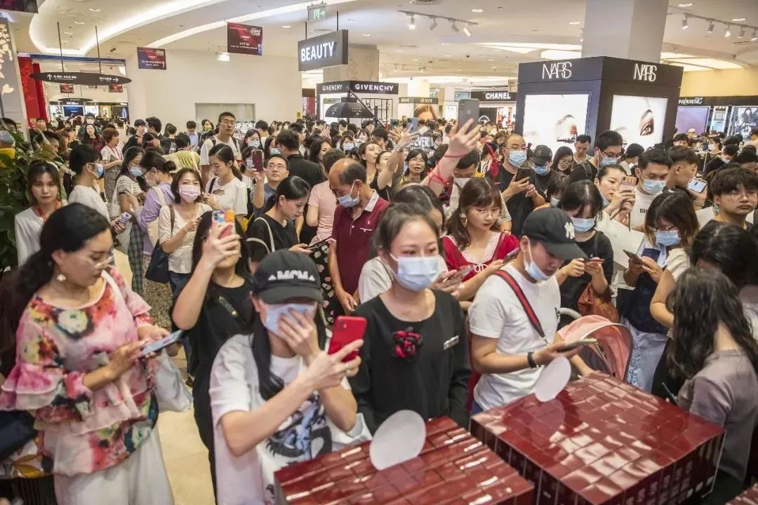 我去逛了逛「每天卖一亿」的海南免税店