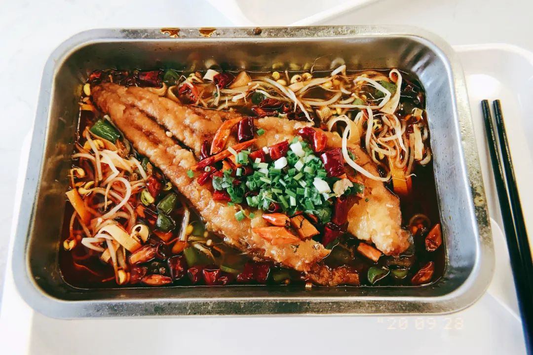 在大厂996的年轻人图什么？食堂