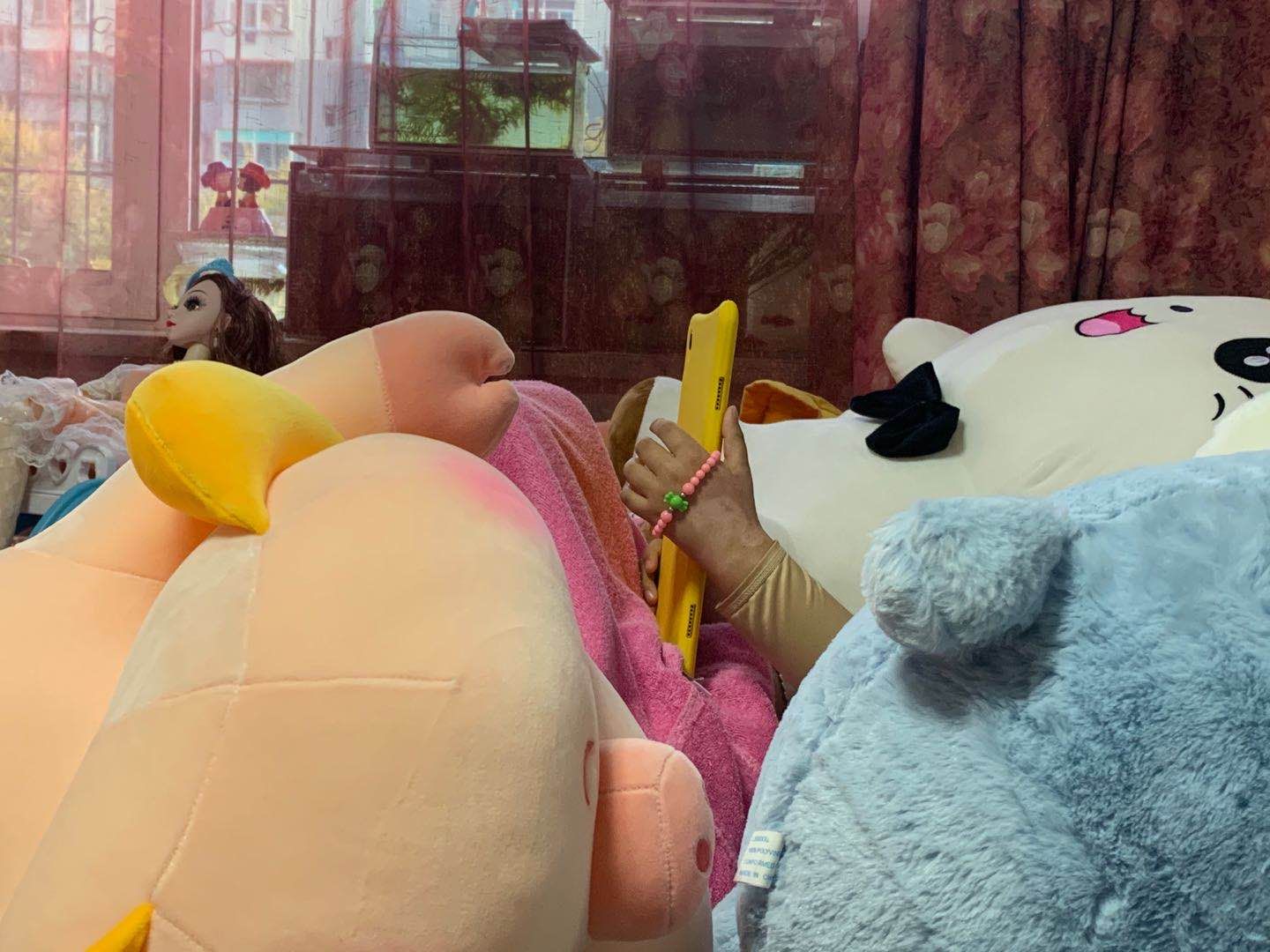 6岁女童被"打断"的童年:"爸爸"告诉我，说了就死定了