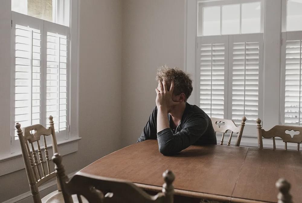 你以为的一夜暴富，背后是暴力、囚禁与死亡