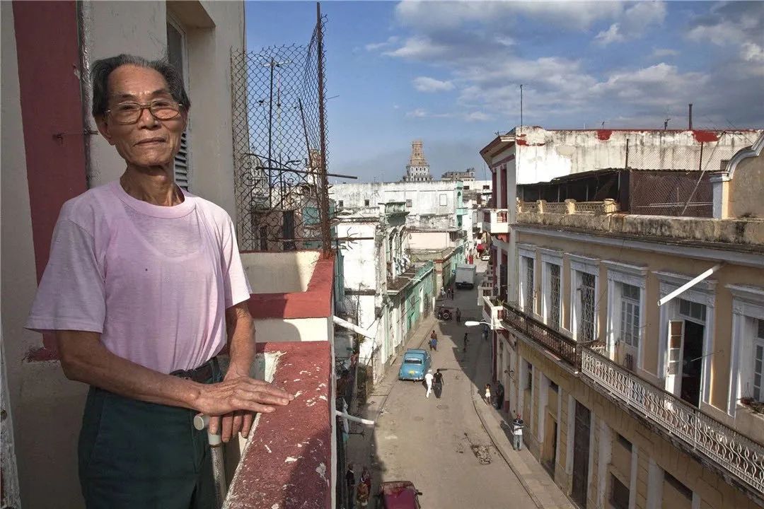 在国外生活的底层华人：他们都算不上活着