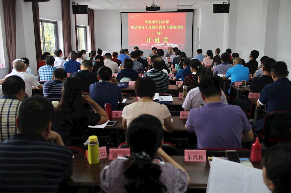 现在的中小学领导多吗？