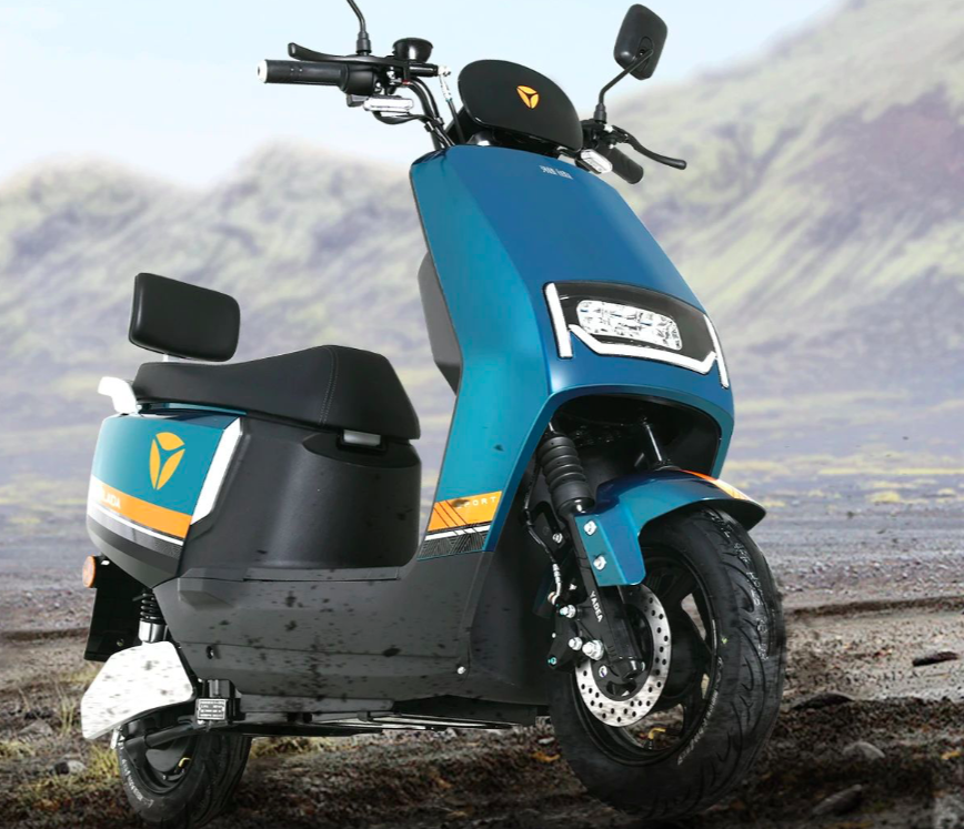 雅迪发布新款电摩配备扩充大容量电池一次充电可以跨城骑行