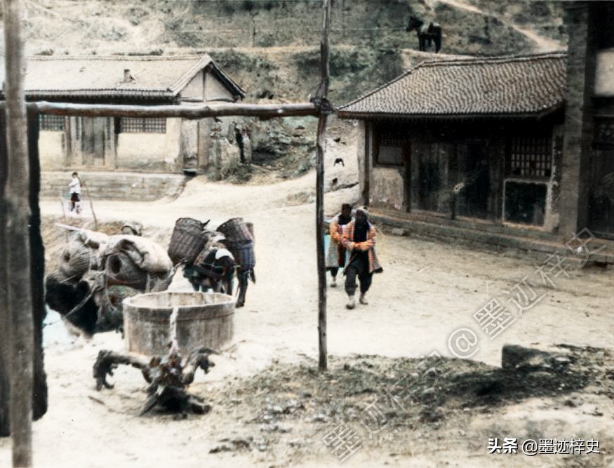 延安老照片：革命夫妻很幸福，校长女儿很漂亮，当地老乡很淳朴