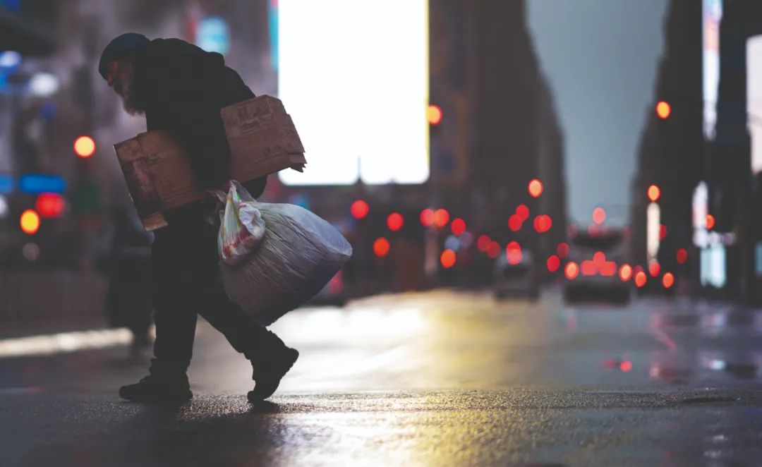 债务陷阱：穷人负债累累，富人储蓄过剩