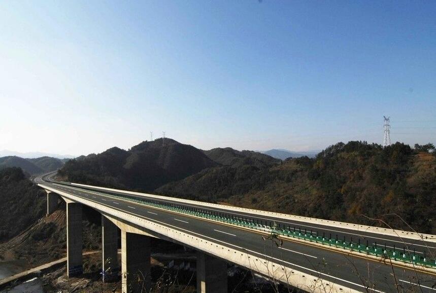 这条高速公路就是沿大别山高速公路,起点位于信阳市平桥区王岗乡,接沪