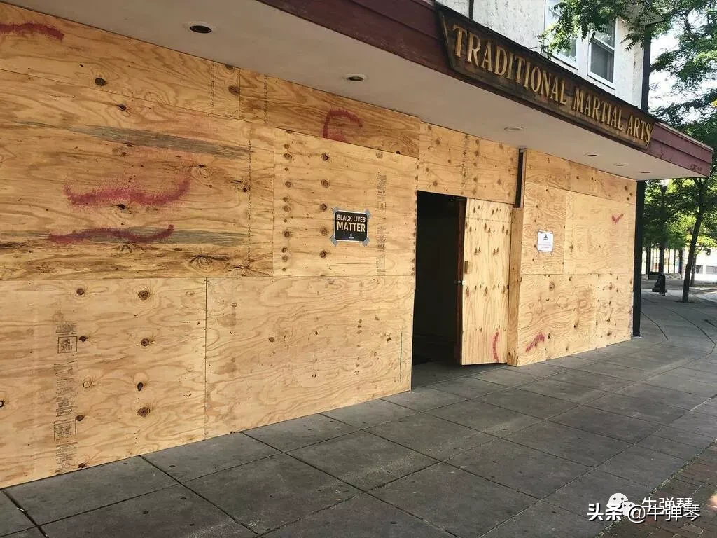 一觉醒来，枪声响起，美国更大风暴要来了