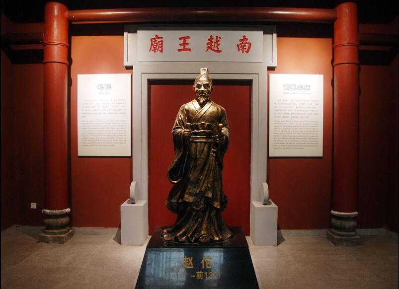 秦朝末年，南方数十万秦军为何按兵不动？