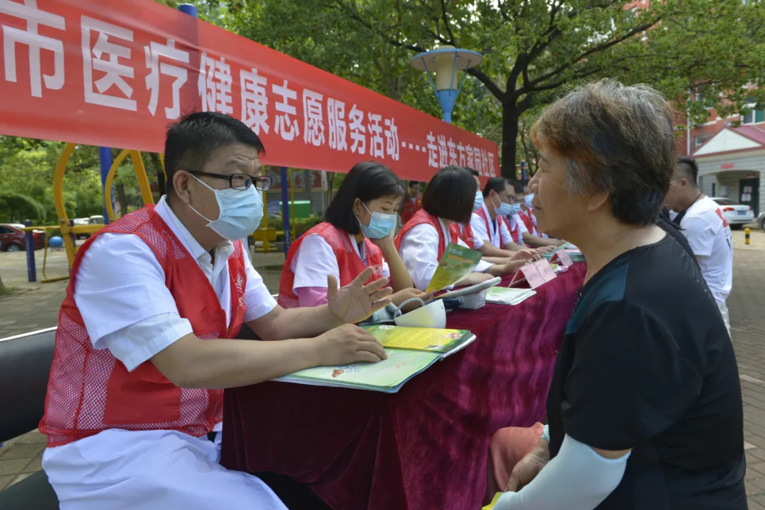 德州市人民医院传染肿瘤肾内高压氧党支部到社区开展义诊活动