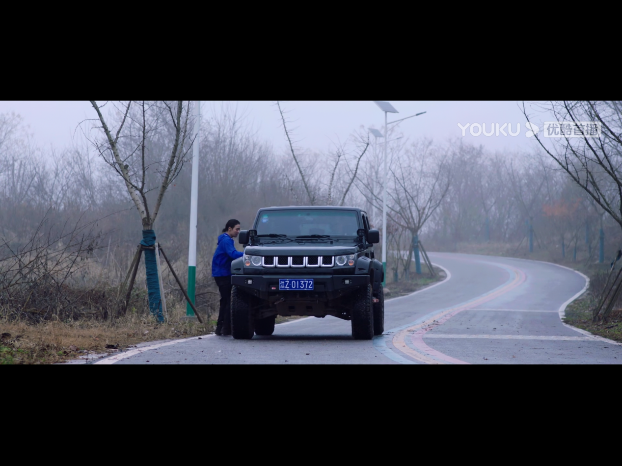 你是我的城池营垒中邢克垒开的什么车一辆黑色的大型吉普车