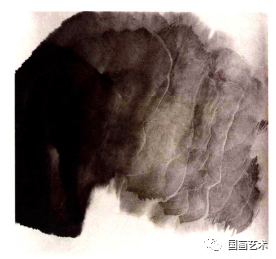 先画浓墨,再以清水破墨