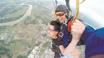 如果不能行走于天地，那便去海里当一尾鱼