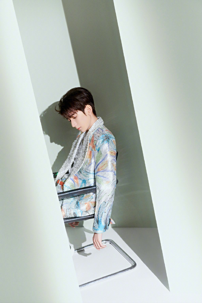 tfboys七周年演唱会,王源solo舞台造型,来自georges hobeika 2020春夏