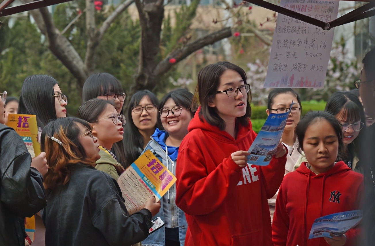 大学生现状：越是无知的人，就越觉得自己是超凡的