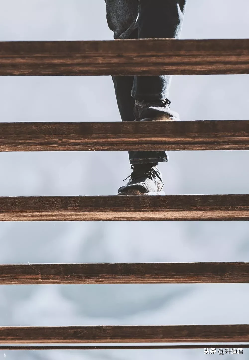 新晋公务员靠婚姻改变命运,可行吗?