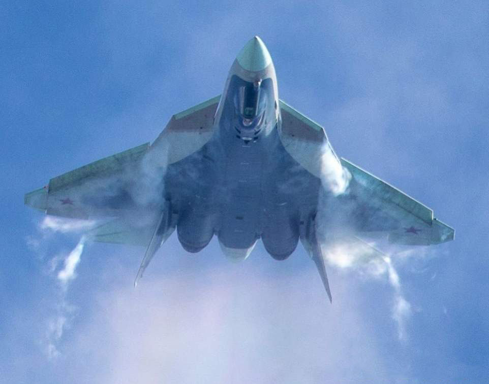 F22模仿苏57，展示眼镜蛇机动，美国证明不比别人差