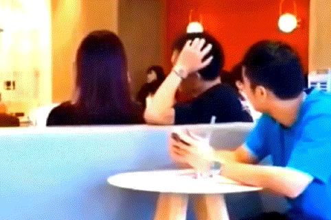 周一内涵囧图云飞系列 女生的裙子越短战斗力越强_3dm单机