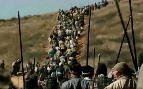 为什么百姓都愿意跟着刘备？看看曹魏统治下百姓