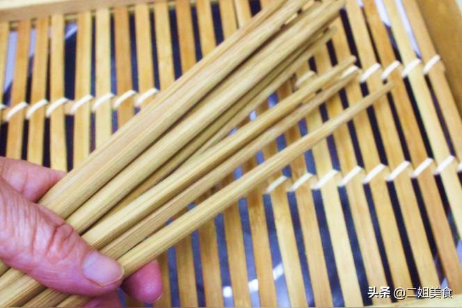 吃饭用什么材质的筷子最好？