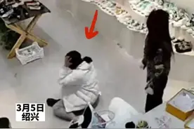 父母不给买鞋28岁女儿瞬间崩溃 跪地哀求：我的脚就这么廉价吗？