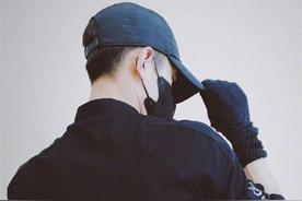 黑袜子穿手上，感叹如履薄冰，张一山也太难了