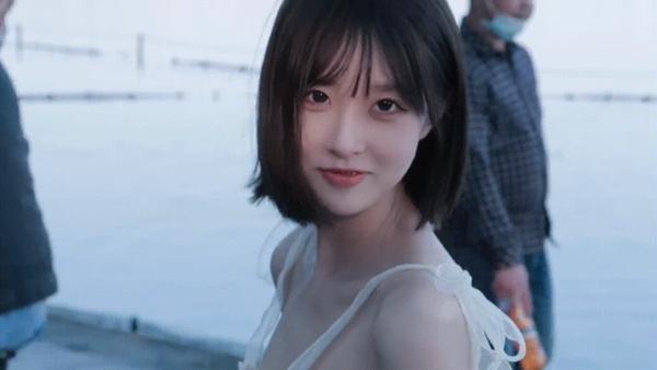 莎莎521:一束花的仪式感 用抖音记录美单位90后小柯,有一头瀑布般的