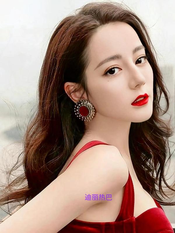 迪丽热巴杨颖谁高（迪丽热巴杨颖高定礼服裙子）