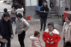 「人民日报」假期结束奶奶独坐院中，“像是做了一场热闹的梦”……