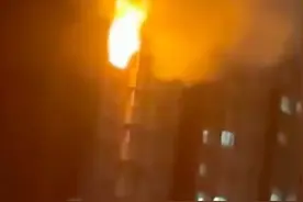 乌鲁木齐一住宅楼起火致10人死亡 高楼火灾是往上跑还是去楼顶？