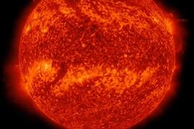 前所未有！NASA拍摄到太阳北极一块断裂脱落