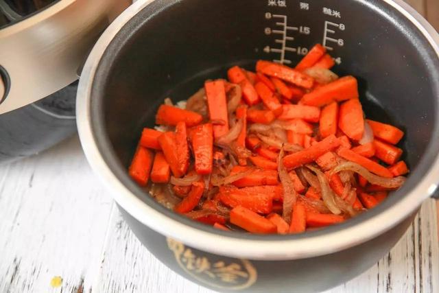 美味新疆羊肉抓飯，用電飯煲也能做！