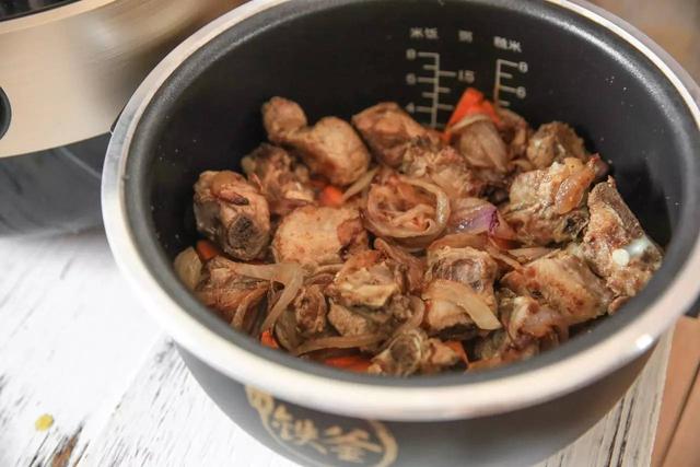美味新疆羊肉抓饭，用电饭煲也能做！