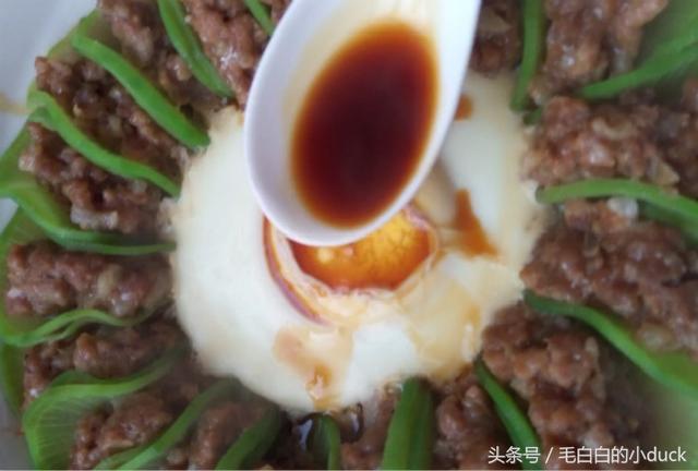 青萝卜瘦肉卷：学会了又可以在年夜饭上大显身手啦~