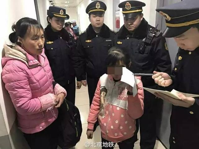 家长带孩子寒假组团进京乞讨，让NGO与政府合作消除其权利贫困