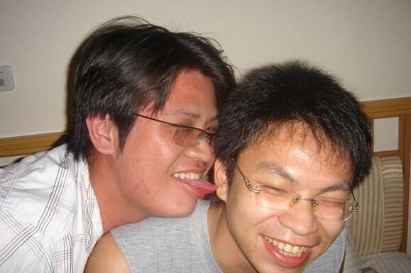 咬耳朵是什么意思(女生为啥怕男朋友咬耳朵)