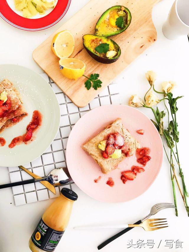 教你做带有法国浪漫风情的爱心早餐：法式薄饼&烤牛油果