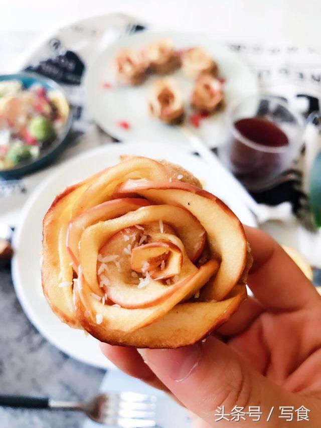花样司康做法：苹果玫瑰花配上松软的司康，浪漫好看又美味