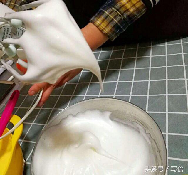 萌上天的小黄鸡慕斯蛋糕，这个夏天你必学的芒果季简易甜品