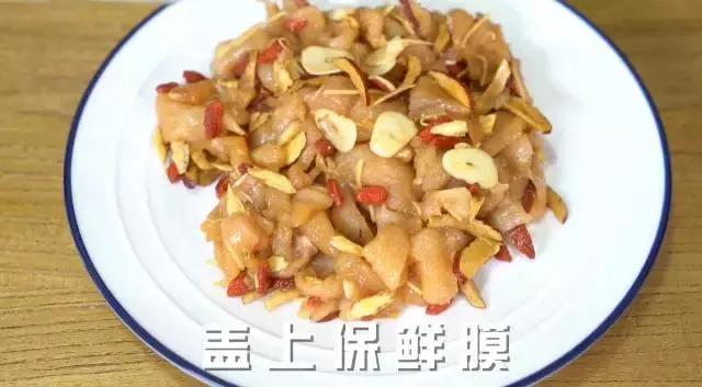 减肥必备餐 少油少盐又鲜嫩多汁的蒸鸡胸做法